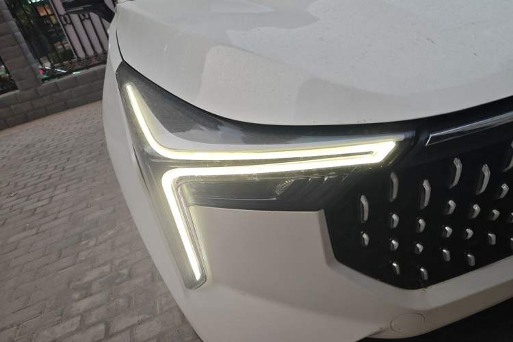 Used Bestune T55 2022 1.5T Automatic Leap Edition Right Front Headlight
