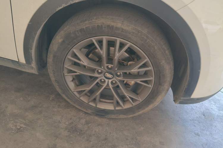 Used Bestune T55 2022 1.5T Automatic Leap Edition Right Front Wheel Hub