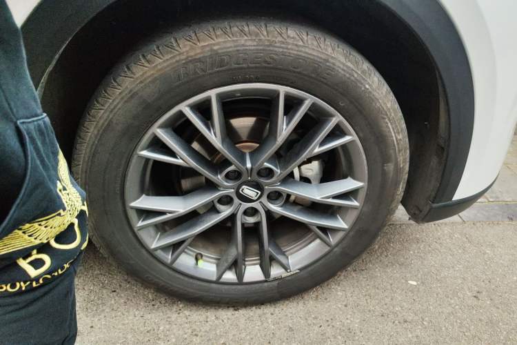 Used Bestune T55 2022 1.5T Automatic Leap Edition Right Front Wheel Hub