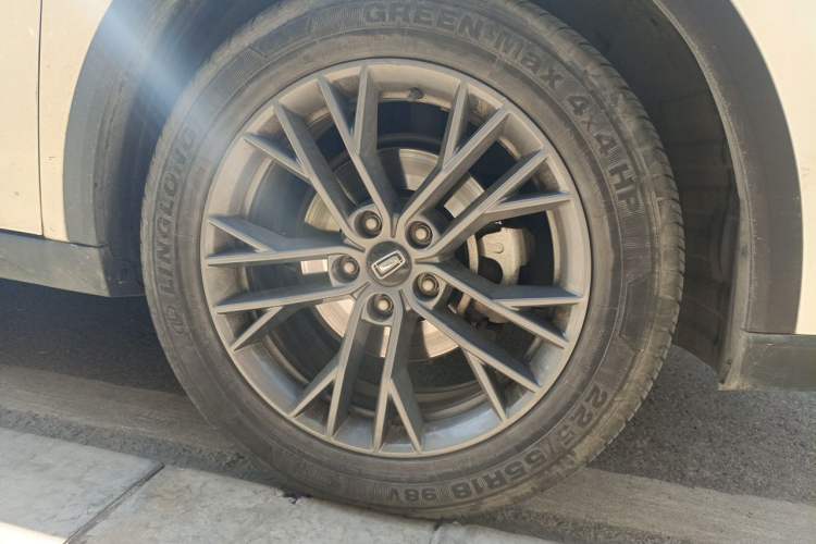 Used Bestune T55 2022 1.5T Automatic Elite Edition Right Front Wheel Hub