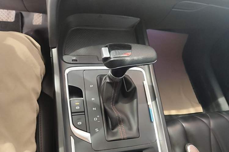 Used Bestune T55 2023 1.5T Automatic Leap Model Gear Lever