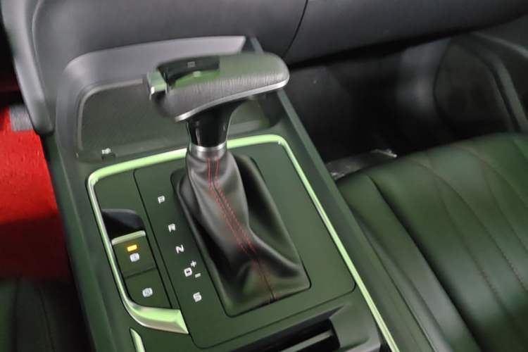 Used Bestune T55 2023 1.5T Automatic Leap Model Gear Lever