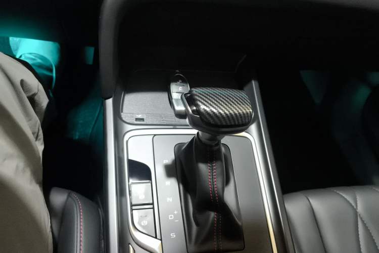 Used Bestune T55 2023 1.5T Automatic Leap Model Gear Lever