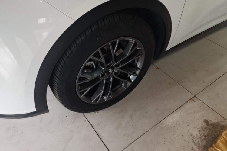 Used Bestune T55 2023 1.5T Automatic Leap Model Left Front Wheel Hub