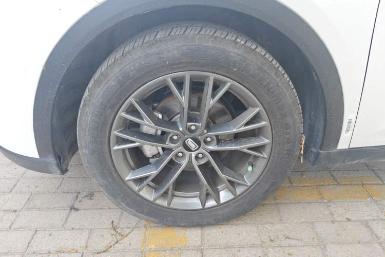 Used Bestune T55 2023 1.5T Automatic Leap Model Left Front Wheel Hub