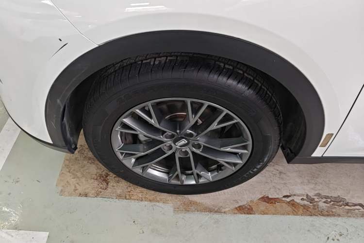 Used Bestune T55 2023 1.5T Automatic Leap Model Left Front Wheel Hub