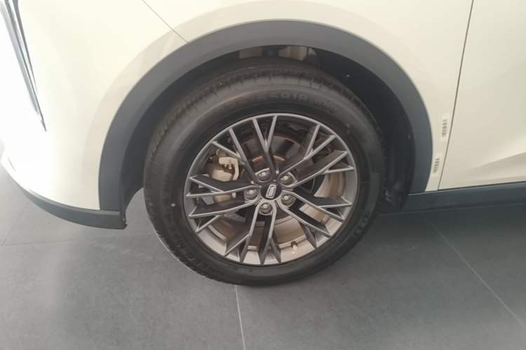 Used Bestune T55 2023 1.5T Automatic Leap Model Left Front Wheel Hub