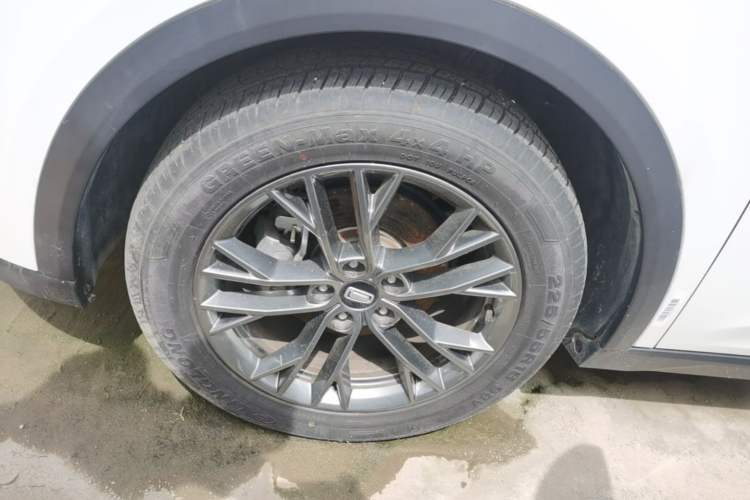 Used Bestune T55 2023 1.5T Automatic Leap Model Left Front Wheel Hub