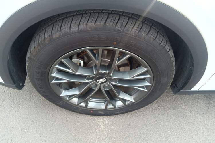 Used Bestune T55 2023 1.5T Automatic Leap Model Left Front Wheel Hub