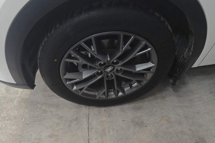 Used Bestune T55 2023 1.5T Automatic Leap Model Left Front Wheel Hub