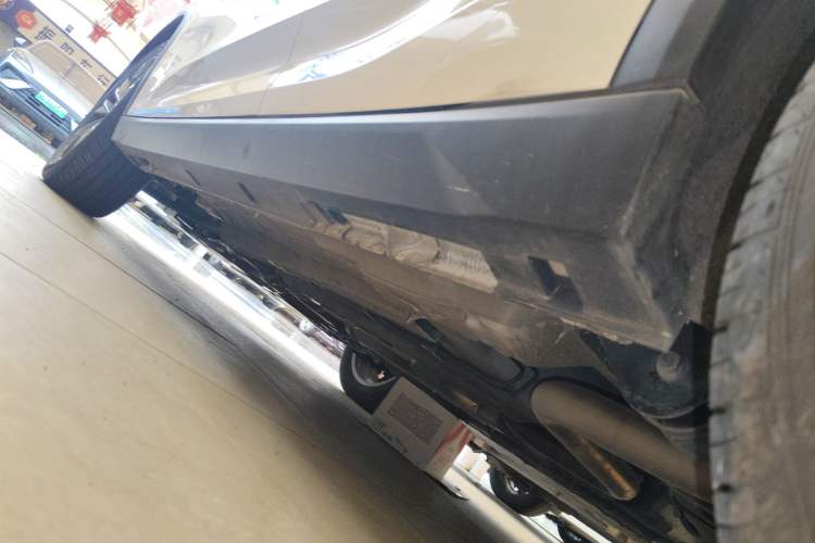 Used Bestune T55 2023 1.5T Automatic Leap Model Left Side Sill