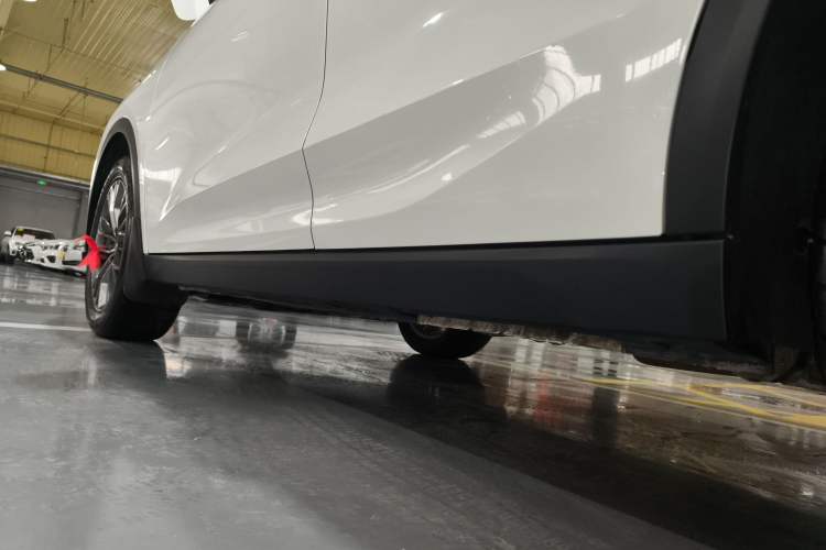 Used Bestune T55 2023 1.5T Automatic Leap Model Left Side Sill