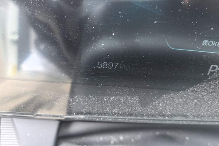Used Bestune T55 2023 1.5T Automatic Leap Model Odometer Close Up