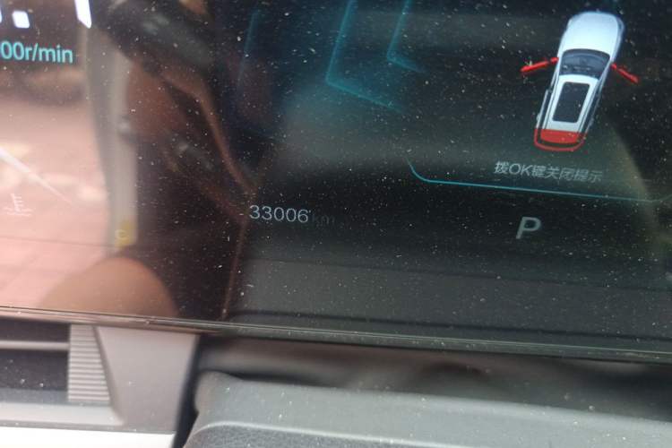 Used Bestune T55 2023 1.5T Automatic Leap Model Odometer Close Up