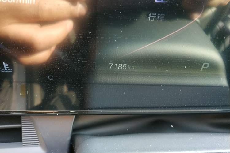 Used Bestune T55 2023 1.5T Automatic Leap Model Odometer Close Up
