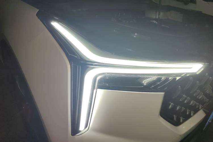 Used Bestune T55 2023 1.5T Automatic Leap Model Right Front Headlight