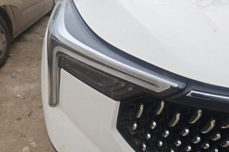 Used Bestune T55 2023 1.5T Automatic Leap Model Right Front Headlight