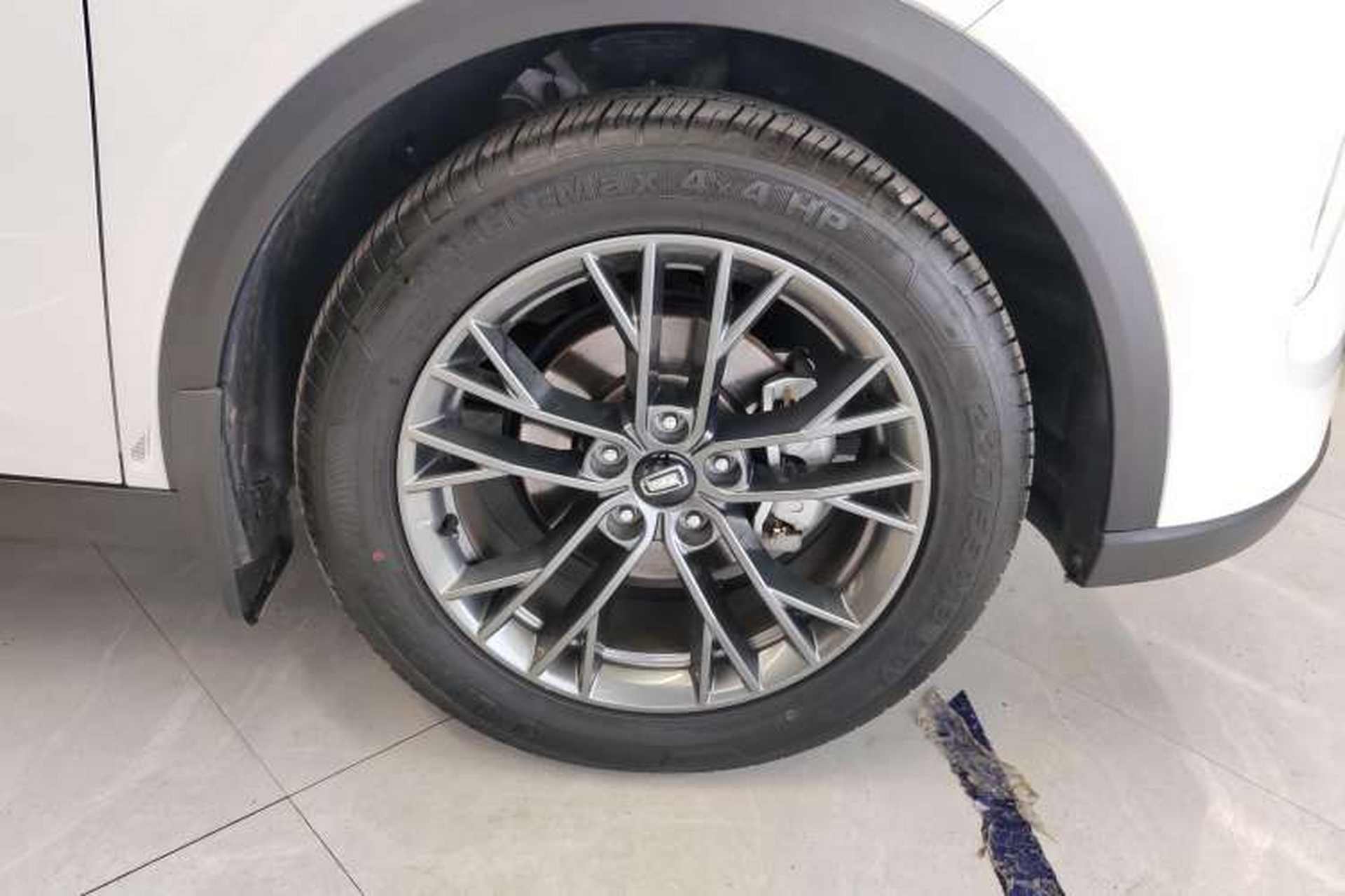 Used Bestune T55 2023 1.5T Automatic Leap Model Right Front Wheel Hub