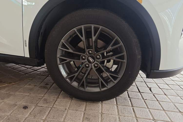 Used Bestune T55 2023 1.5T Automatic Leap Model Right Front Wheel Hub