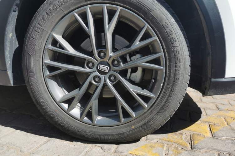 Used Bestune T55 2023 1.5T Automatic Leap Model Right Front Wheel Hub