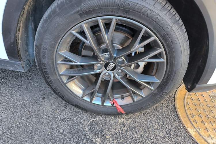 Used Bestune T55 2023 1.5T Automatic Leap Model Right Front Wheel Hub