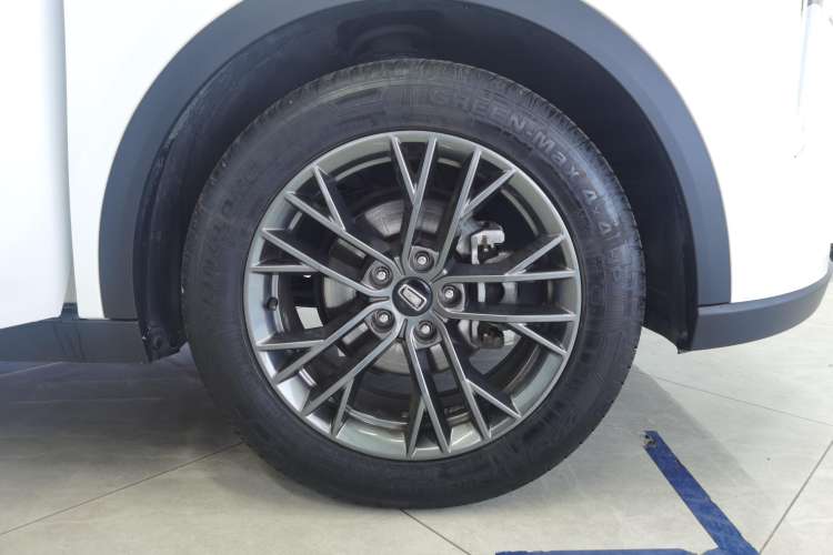 Used Bestune T55 2023 1.5T Automatic Leap Model Right Front Wheel Hub