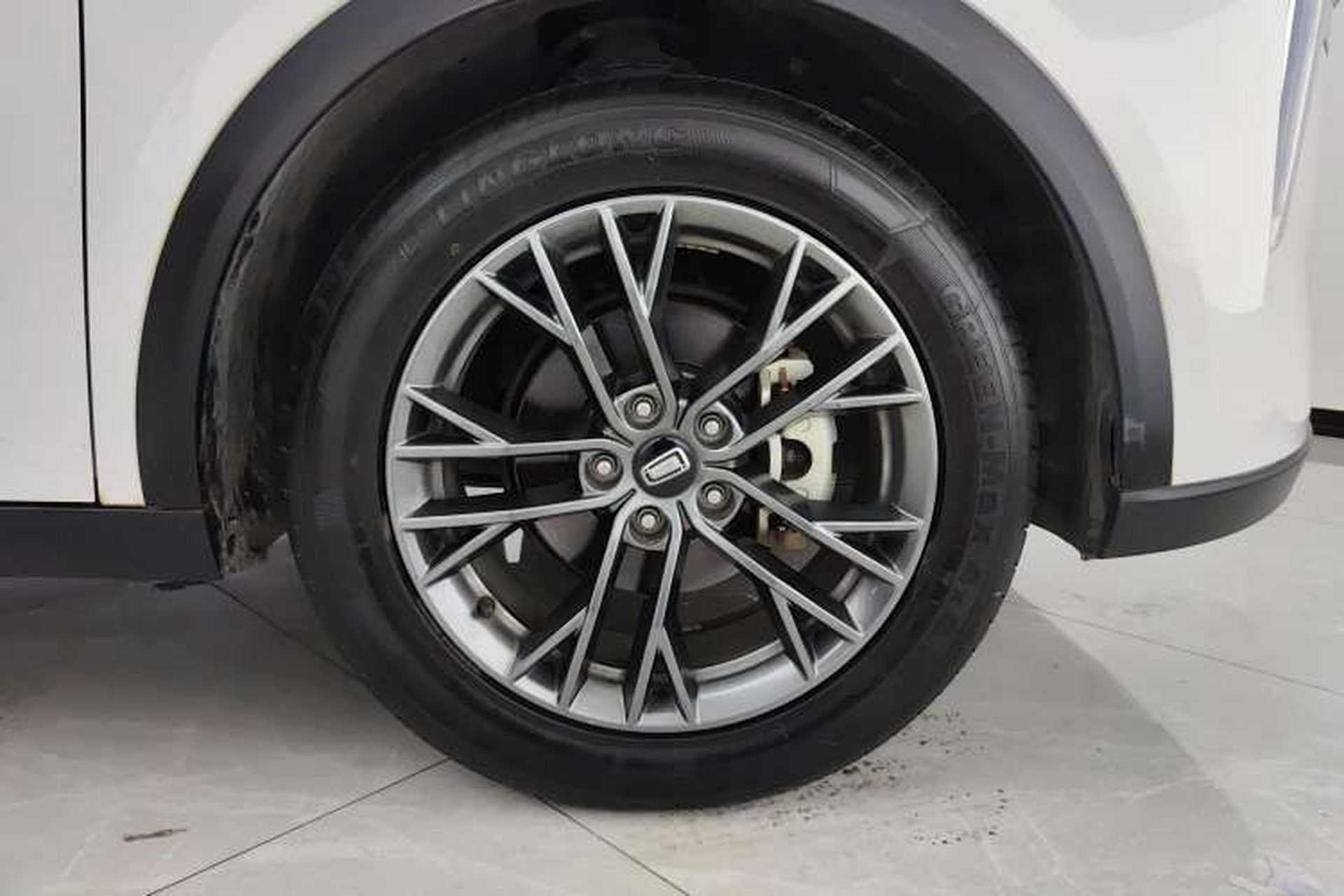 Used Bestune T55 2023 1.5T Automatic Leap Model Right Front Wheel Hub