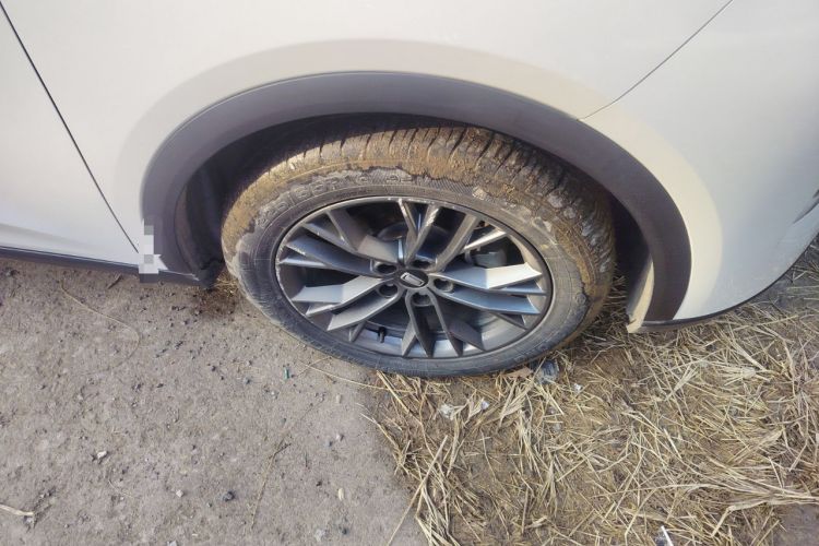 Used Bestune T55 2023 1.5T Automatic Leap Model Right Front Wheel Hub