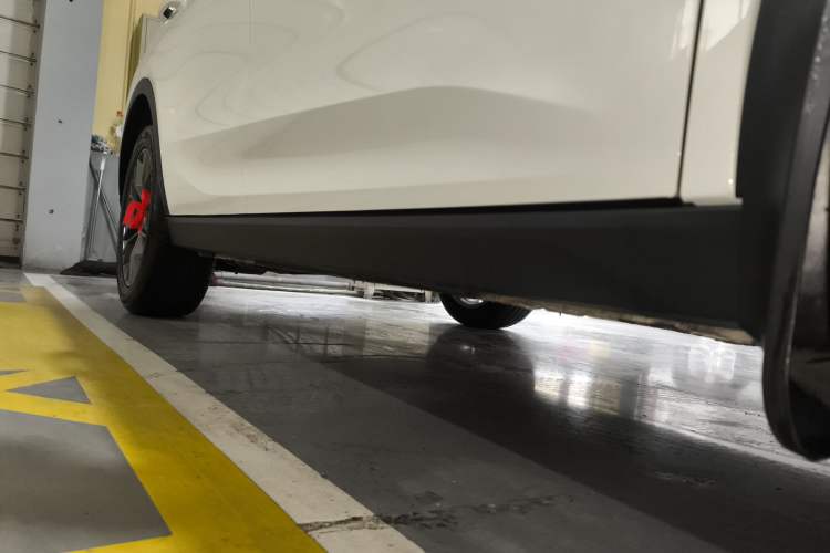 Used Bestune T55 2023 1.5T Automatic Leap Model Right Side Sill