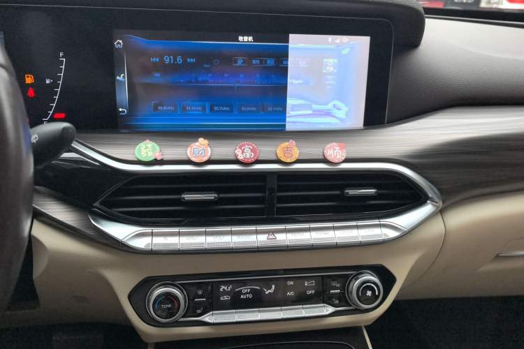 Used Bestune T77 2020 PRO 280 TID Automatic Luxury Model Audio And AC Panel