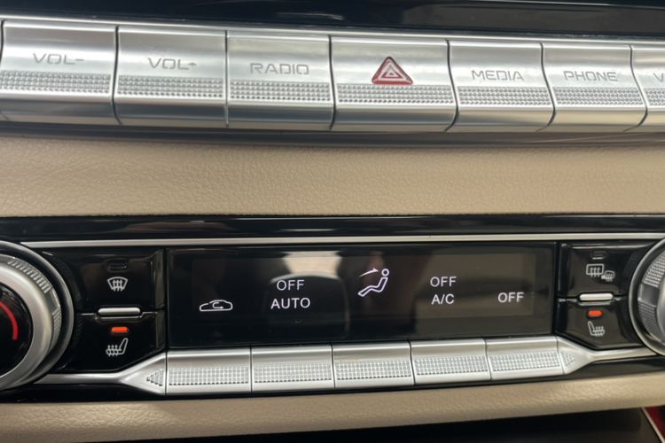 Used Bestune T77 2020 PRO 280 TID Automatic Luxury Model Interior 2