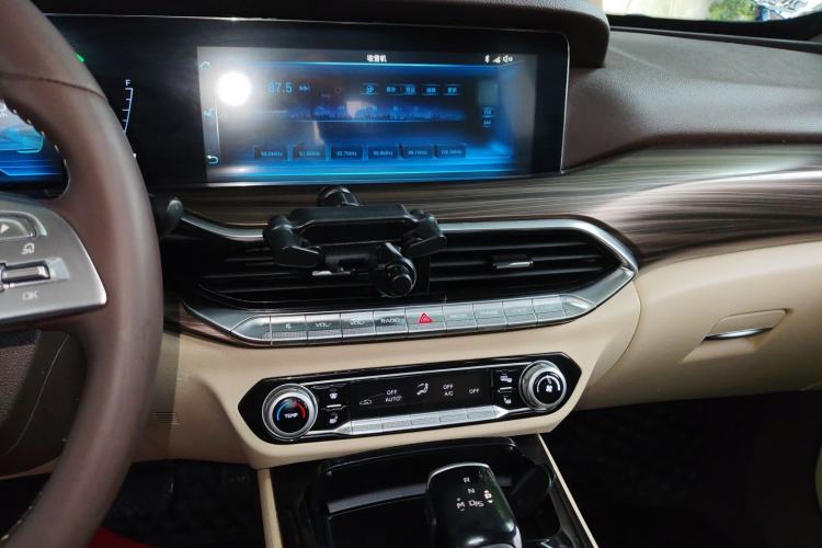 Used Bestune T77 2020 PRO 280 TID Automatic Luxury Model Audio And AC Panel