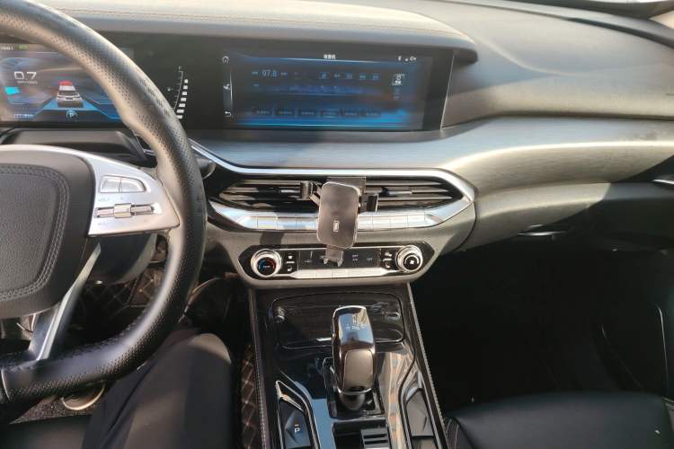 Used Bestune T77 2020 PRO 280 TID Automatic Luxury Model Audio And AC Panel