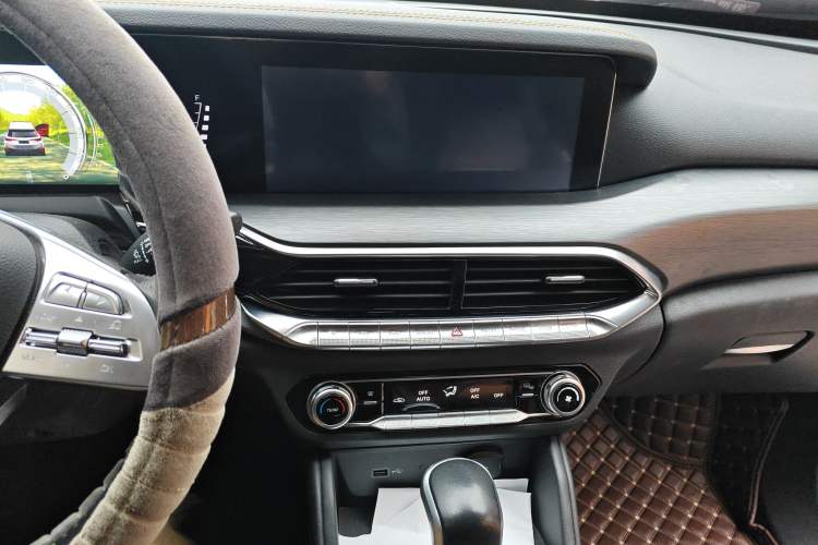 Used Bestune T77 2019 230 TID Automatic Luxury Version China VI Emission Standard Audio And AC Panel