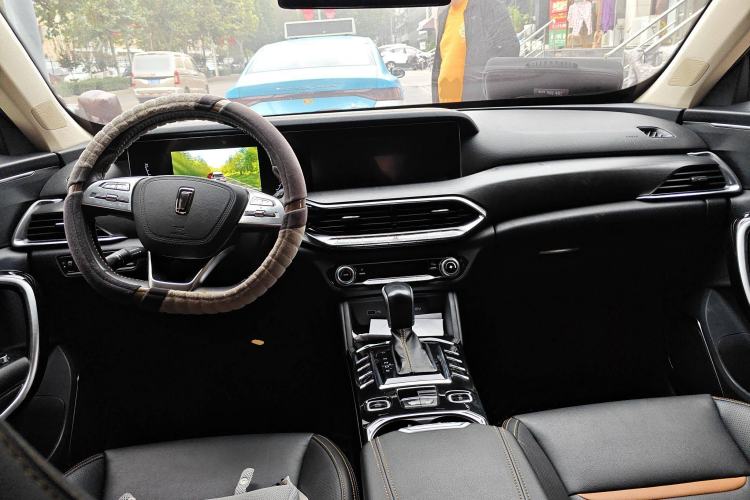 Used Bestune T77 2019 230 TID Automatic Luxury Version China VI Emission Standard Center Console