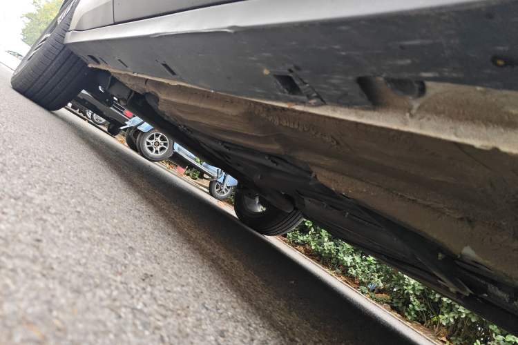 Used Bestune T77 2019 230 TID Automatic Luxury Version China VI Emission Standard Chassis Front Right