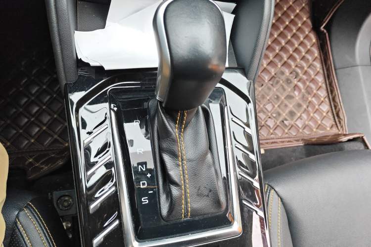 Used Bestune T77 2019 230 TID Automatic Luxury Version China VI Emission Standard Gear Lever