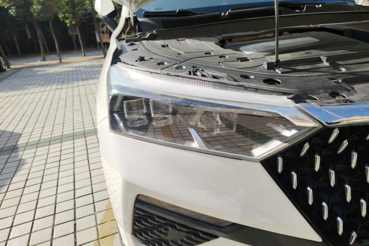 Used Bestune T77 2020 PRO 280 TID Automatic Luxury Model Right Front Headlight