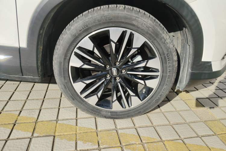 Used Bestune T77 2020 PRO 280 TID Automatic Luxury Model Right Front Wheel Hub