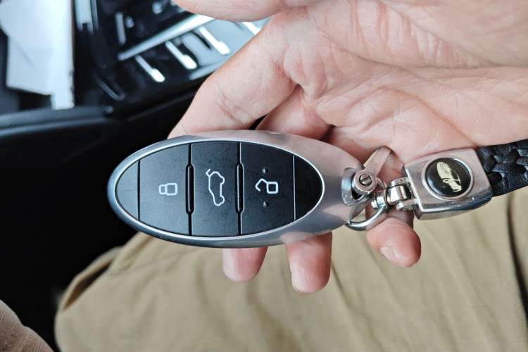 Used Bestune T77 2019 230 TID Automatic Luxury Version China VI Emission Standard Vehicle Key