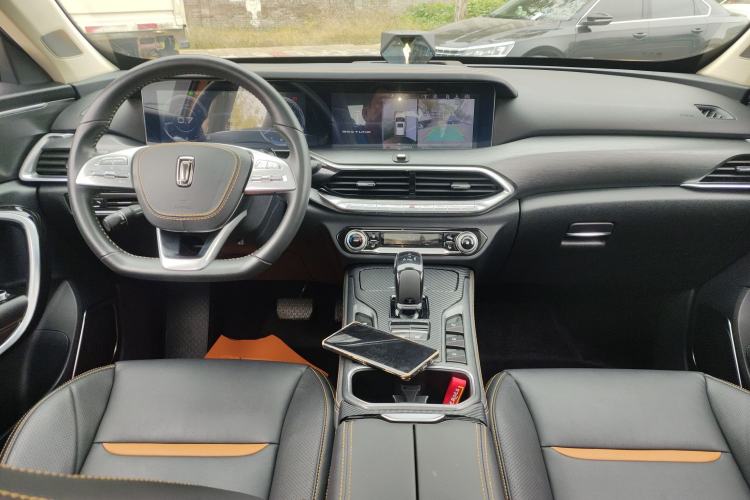Used Bestune T77 2019 230 TID Automatic Prestige Version China VI Center Console