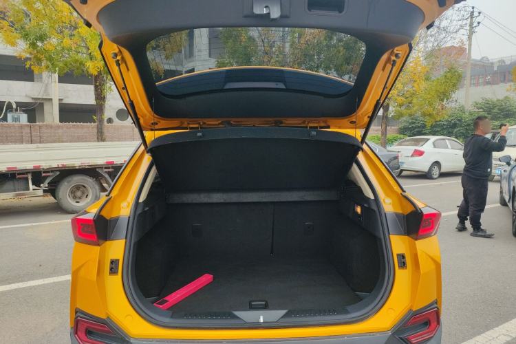 Used Bestune T77 2019 230 TID Automatic Prestige Version China VI Trunk