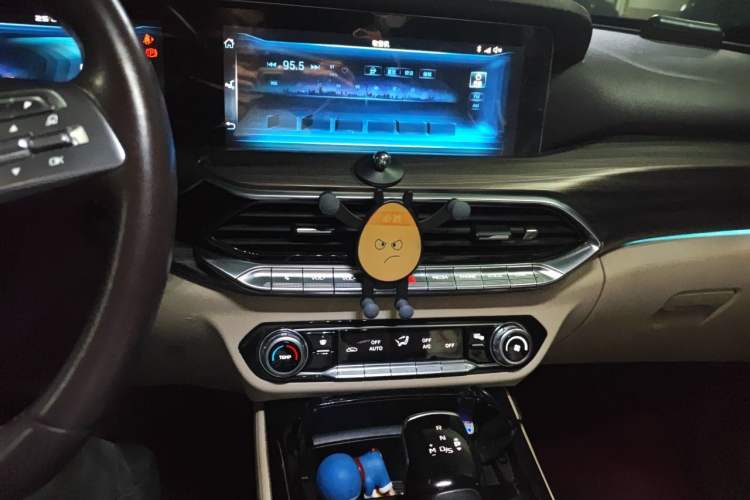 Used Bestune T77 2019 230 TID Automatic Prestige Version China V Emission Standard Audio And AC Panel