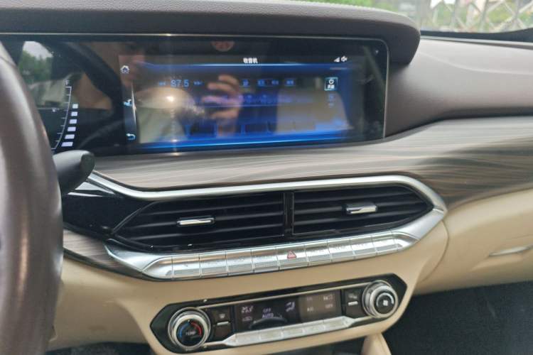 Used Bestune T77 2019 230 TID Automatic Luxury Version National V Audio And AC Panel