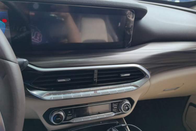 Used Bestune T77 2019 230 TID Automatic Prestige Version China VI Emission Standard Audio And AC Panel