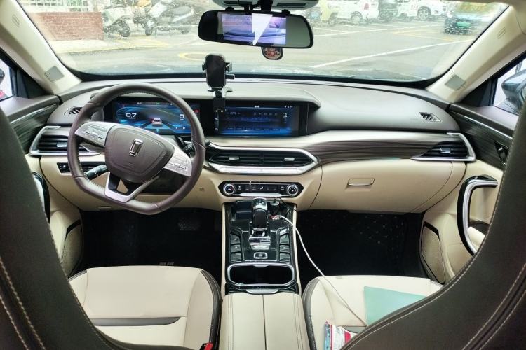 Used Bestune T77 2019 230 TID Automatic Prestige Version China VI Emission Standard Center Console