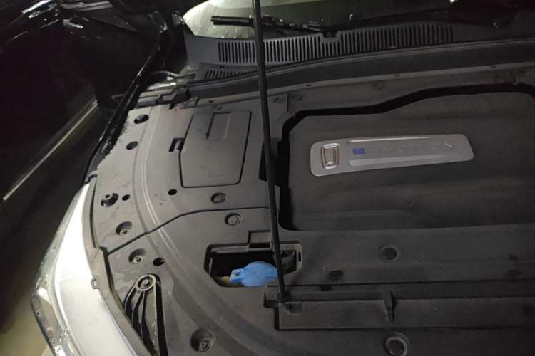 Used Bestune T77 2019 230 TID Automatic Prestige Version China V Emission Standard Engine Bay Right