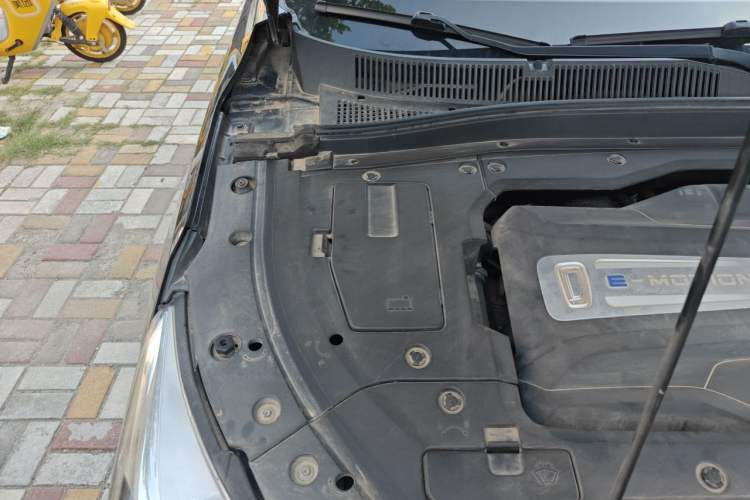 Used Bestune T77 2019 230 TID Automatic Prestige Version China V Emission Standard Engine Bay Right