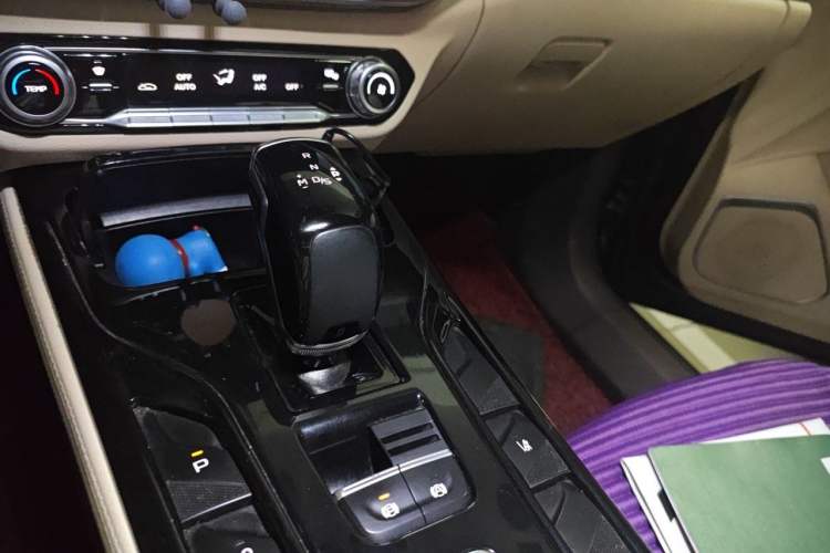 Used Bestune T77 2019 230 TID Automatic Prestige Version China V Emission Standard Gear Lever
