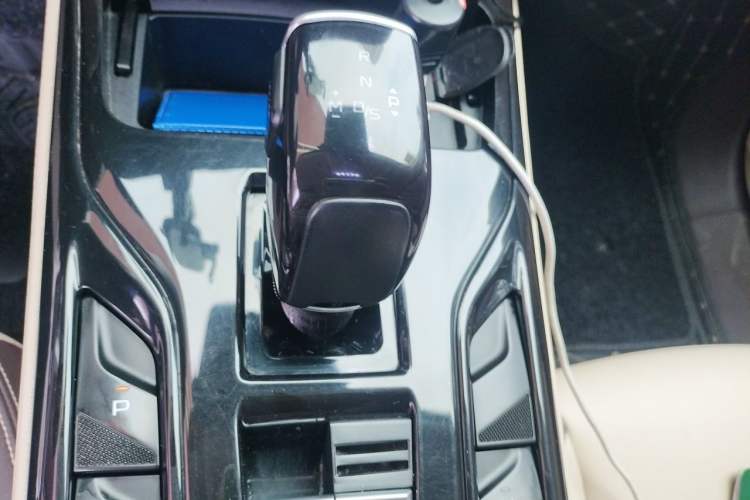 Used Bestune T77 2019 230 TID Automatic Prestige Version China VI Emission Standard Gear Lever